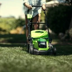 Greenworks 40v 40cm Walk Behind Mower With 2 X 2Ah Batteries And Charger -Flower Harvest Shop 180287 4